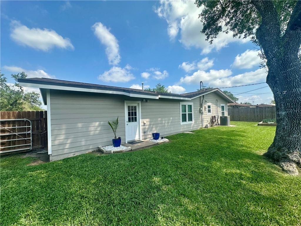 707 Tallow Drive Refugio, TX 78377 - Photo 20 of 32