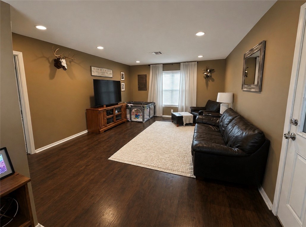 707 Tallow Drive Refugio, TX 78377 - Photo 5 of 32