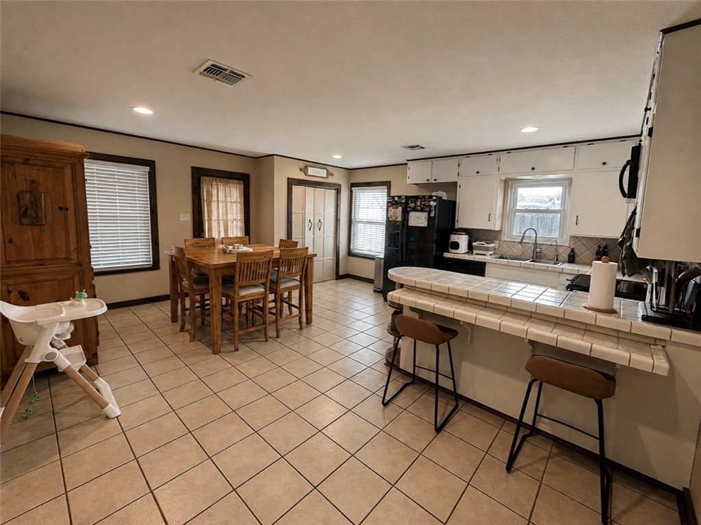 707 Tallow Drive Refugio, TX 78377 - Photo 7 of 32