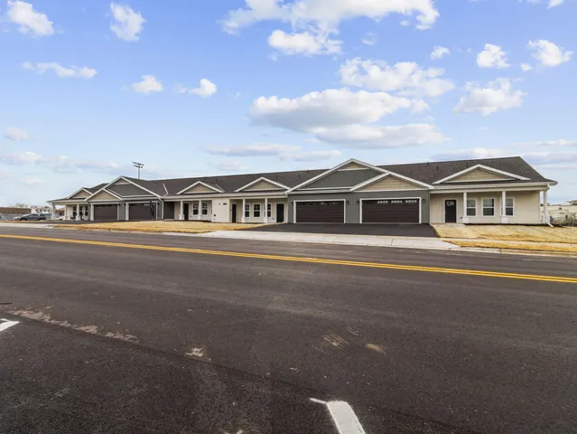 $369,900 | 1601 Wildlife Drive, Unit 3, Kewaskum, WI 53040