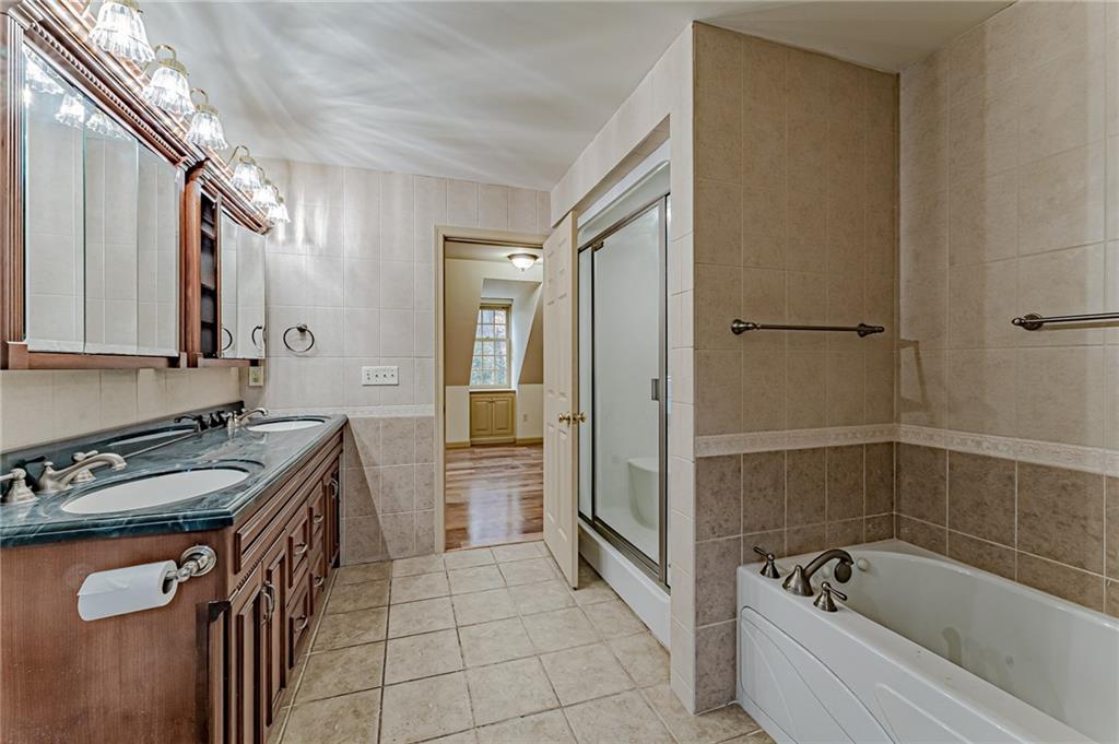 2064 Old State Road Gibsonia, PA 15044 - Photo 13 of 22 Upper Master Bath