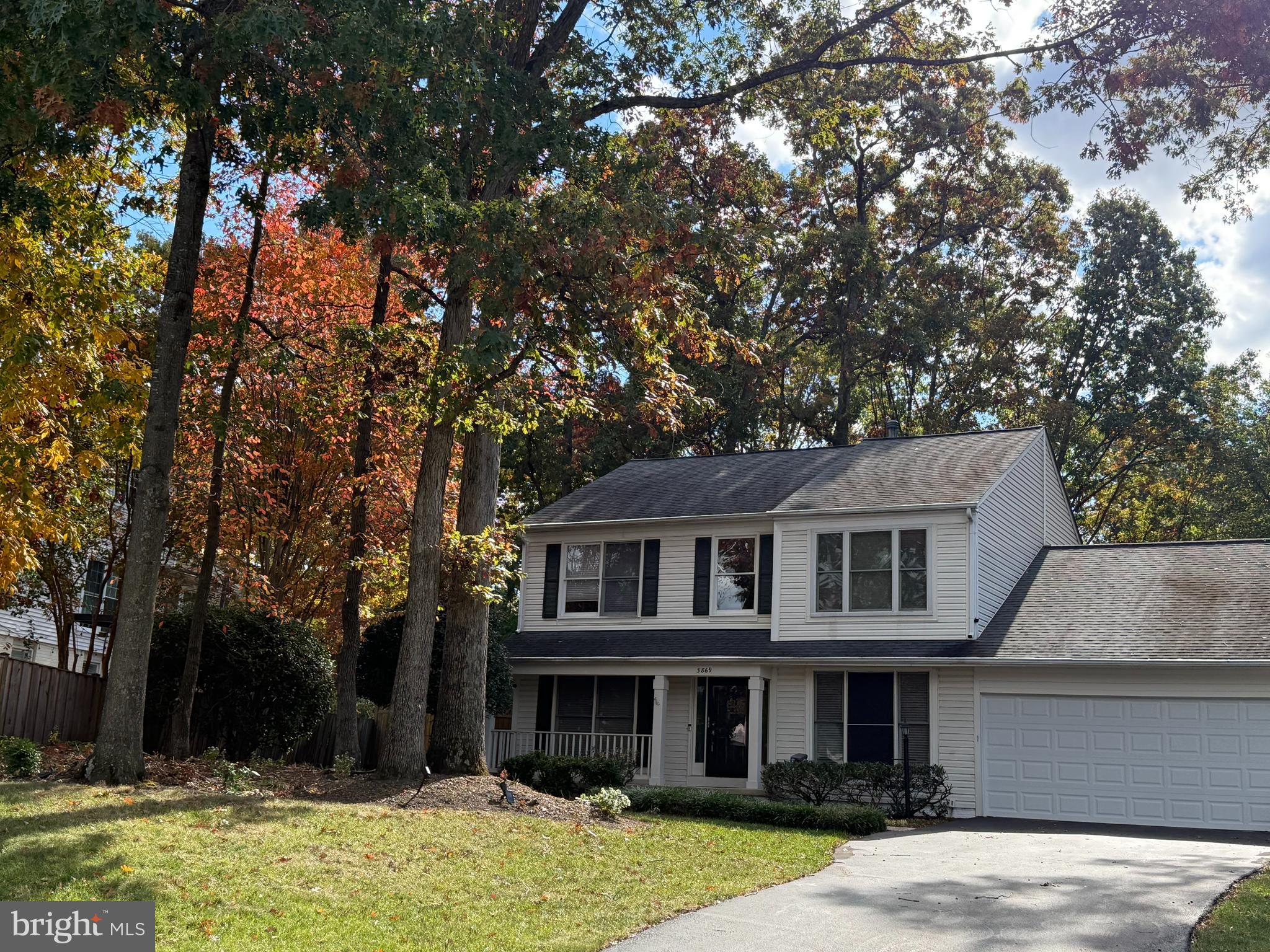 3869 Appaloosa Drive Woodbridge, VA 22192 - Photo 2 of 16 a front view of a house with a yard