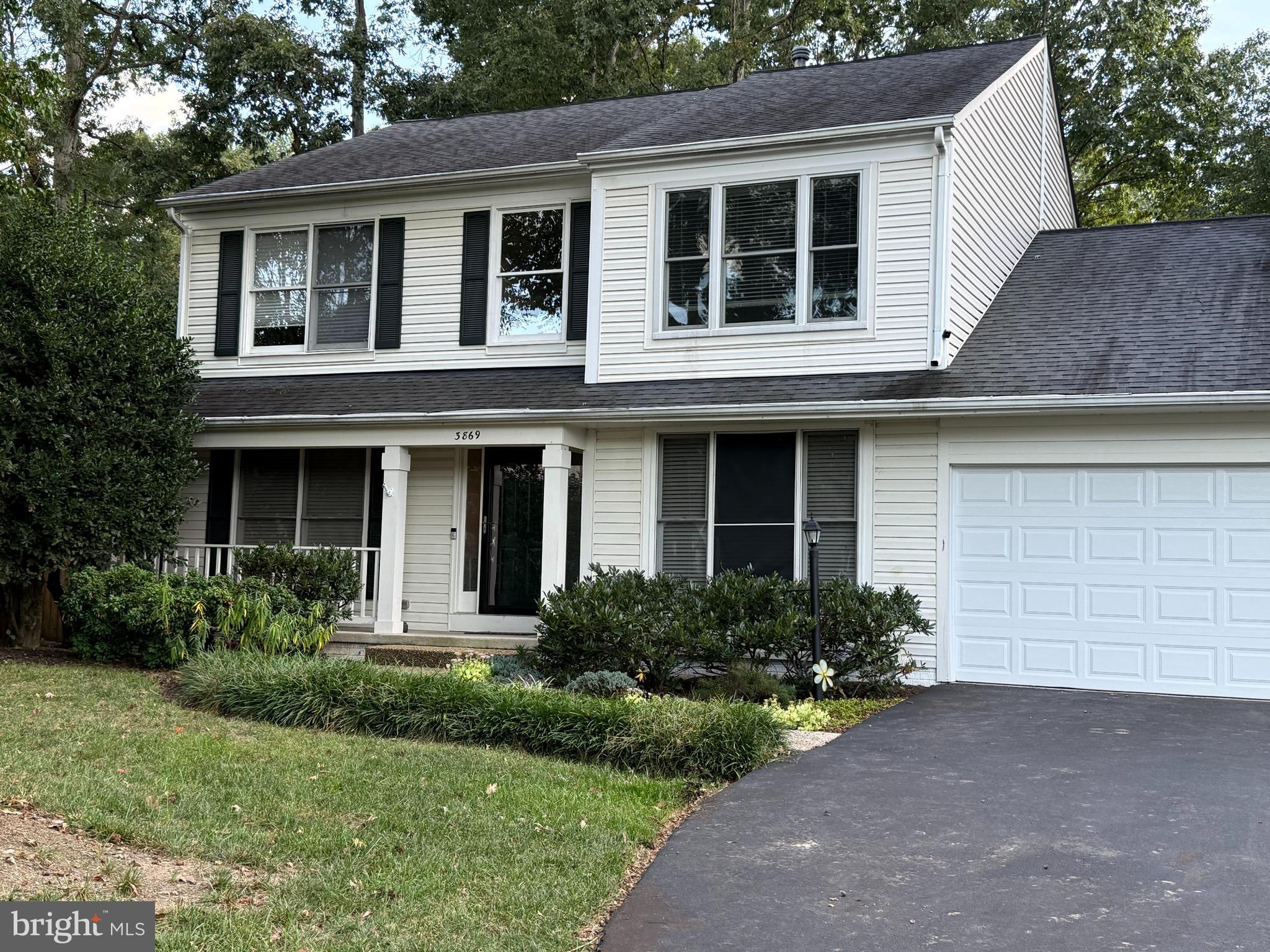 3869 Appaloosa Drive Woodbridge, VA 22192 - Photo 4 of 16 a front view of a house with garden