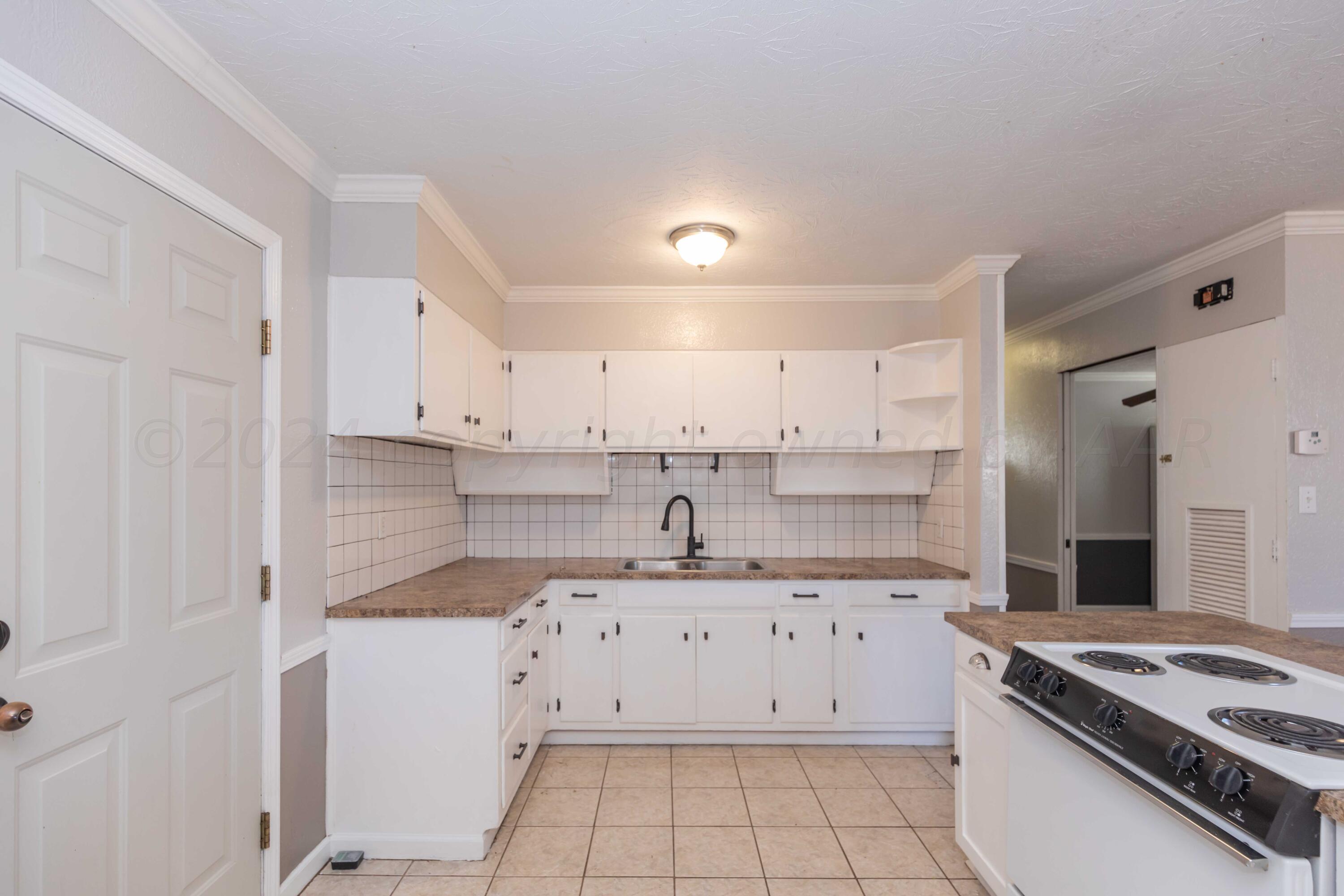5022 South Bonham Street Amarillo, TX 79110 - Photo 11 of 29 KITCHEN VIEW 5
