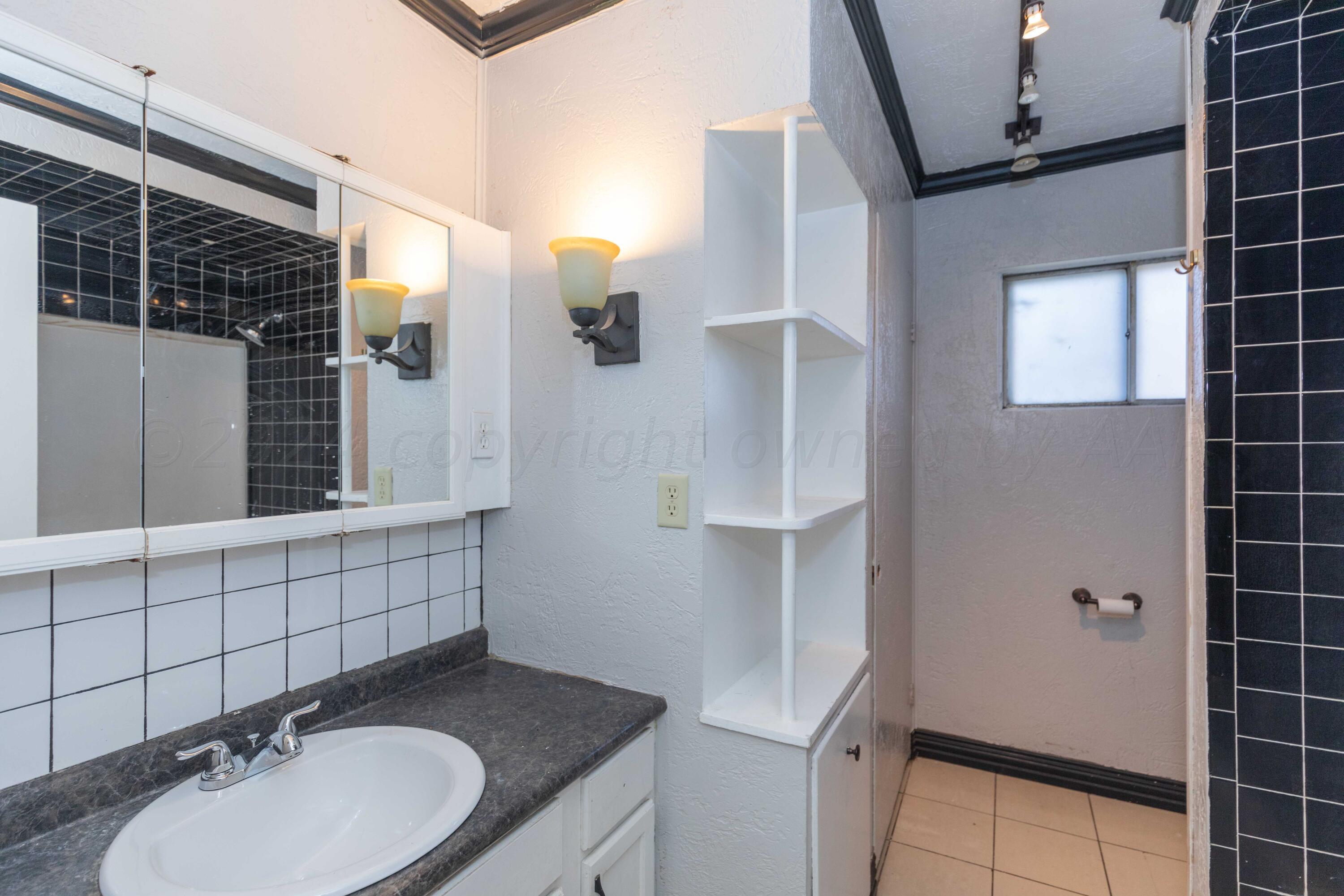 5022 South Bonham Street Amarillo, TX 79110 - Photo 17 of 29 BATHROOM VIEW 1