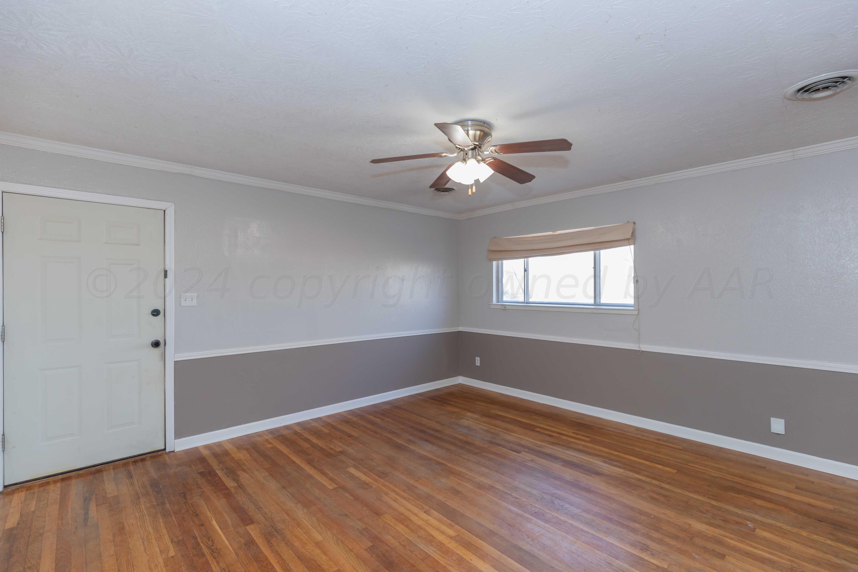 5022 South Bonham Street Amarillo, TX 79110 - Photo 4 of 29 LIVING ROOM VIEW 2