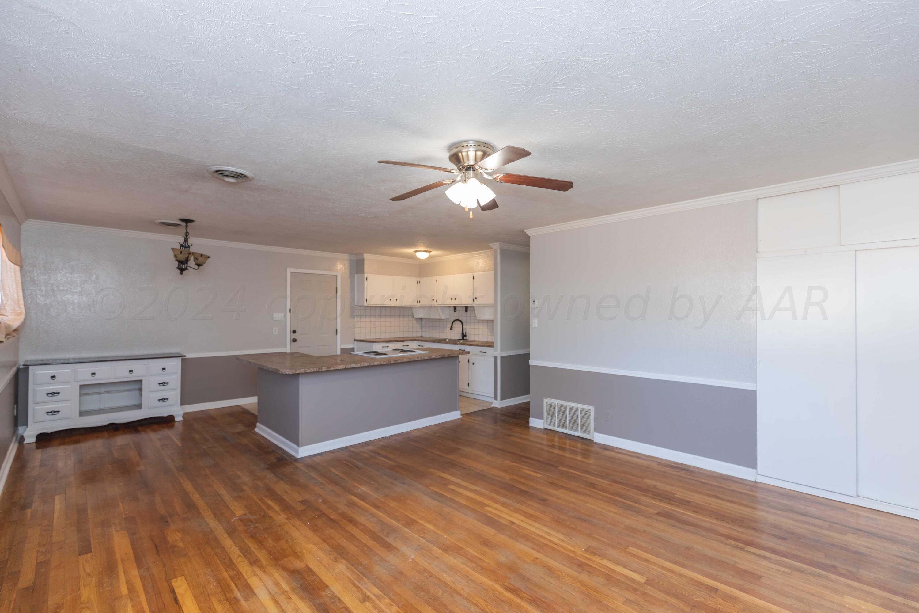 5022 South Bonham Street Amarillo, TX 79110 - Photo 6 of 29 LIVING ROOM VIEW 4