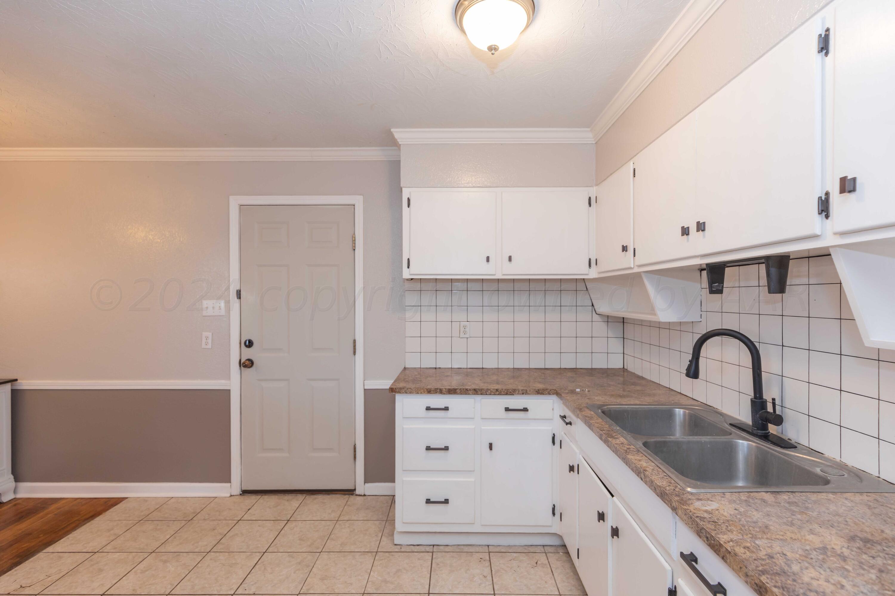 5022 South Bonham Street Amarillo, TX 79110 - Photo 7 of 29 KITCHEN VIEW 1