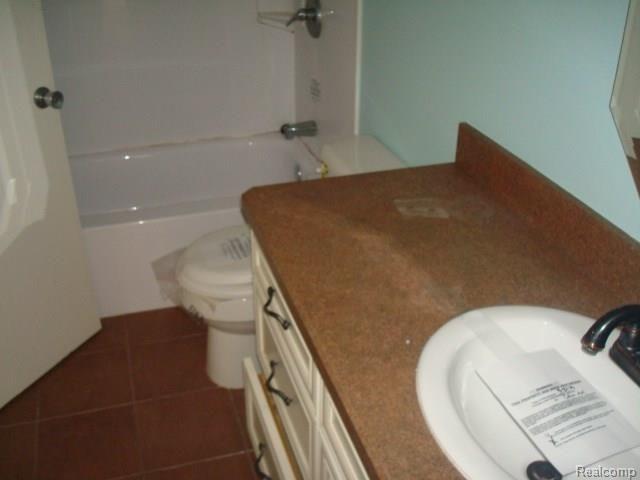 1687 Riverside Drive, Unit 48 Rochester Hills, MI 48309 - Photo 13 of 14
