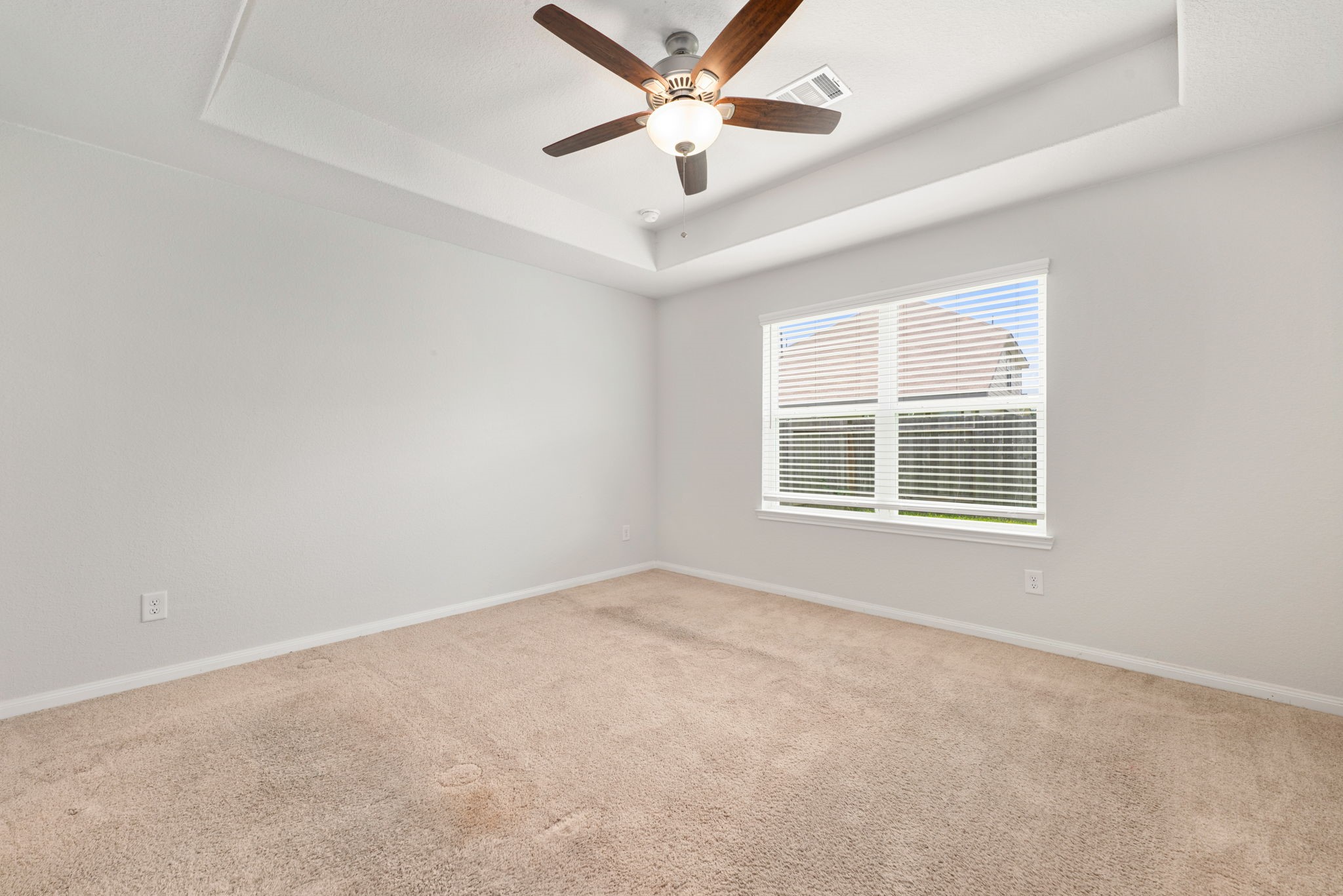 17555 Greystanes Road Humble, TX 77346 - Photo 11 of 28 an empty room with a window and a ceiling fan