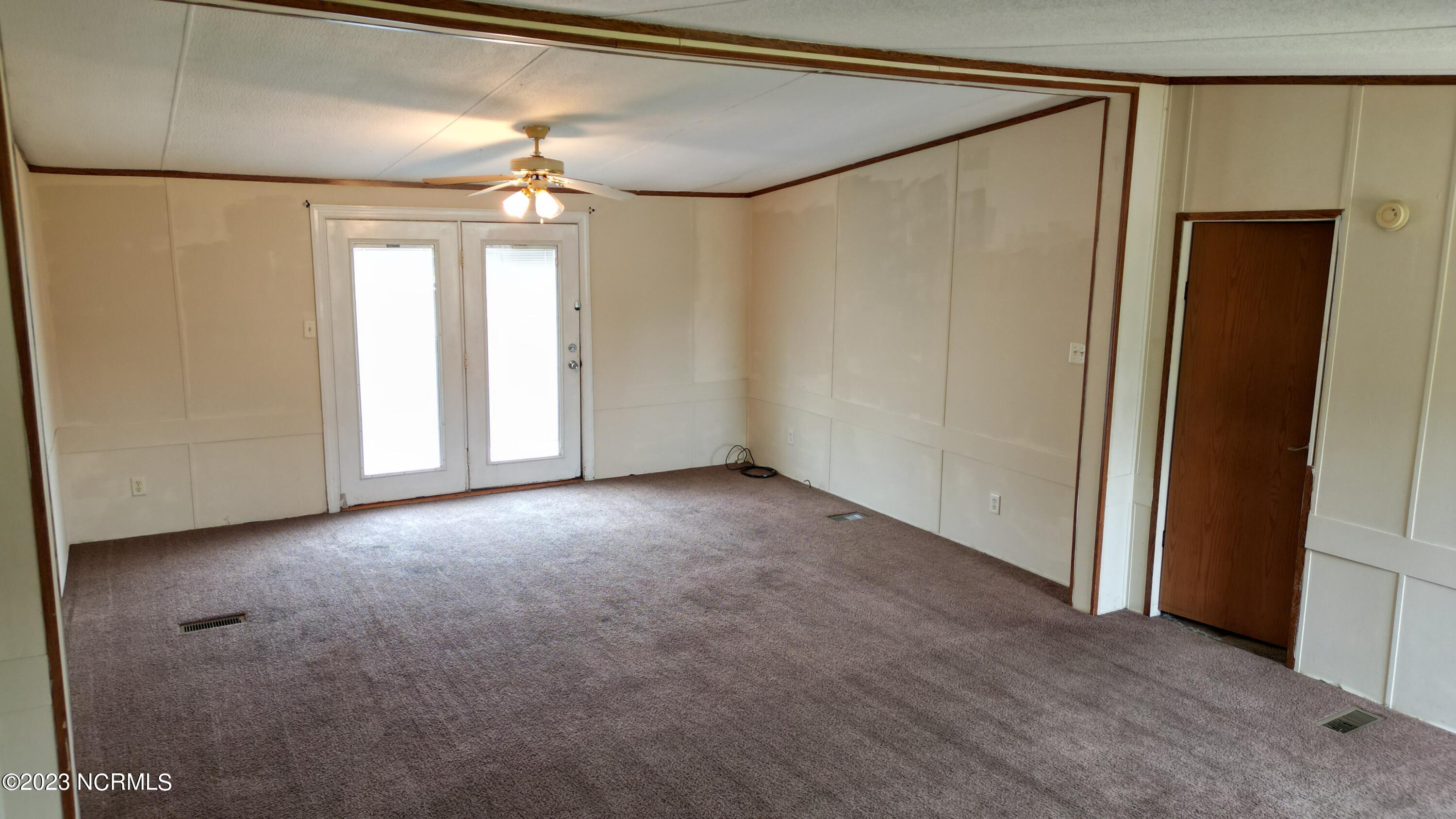 6415 Litchfield Road South Wilson, NC 27893 - Photo 8 of 16 8 Living area