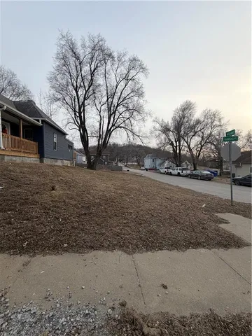 $2,500 | 302 East Kansas Avenue, St. Joseph, MO 64504