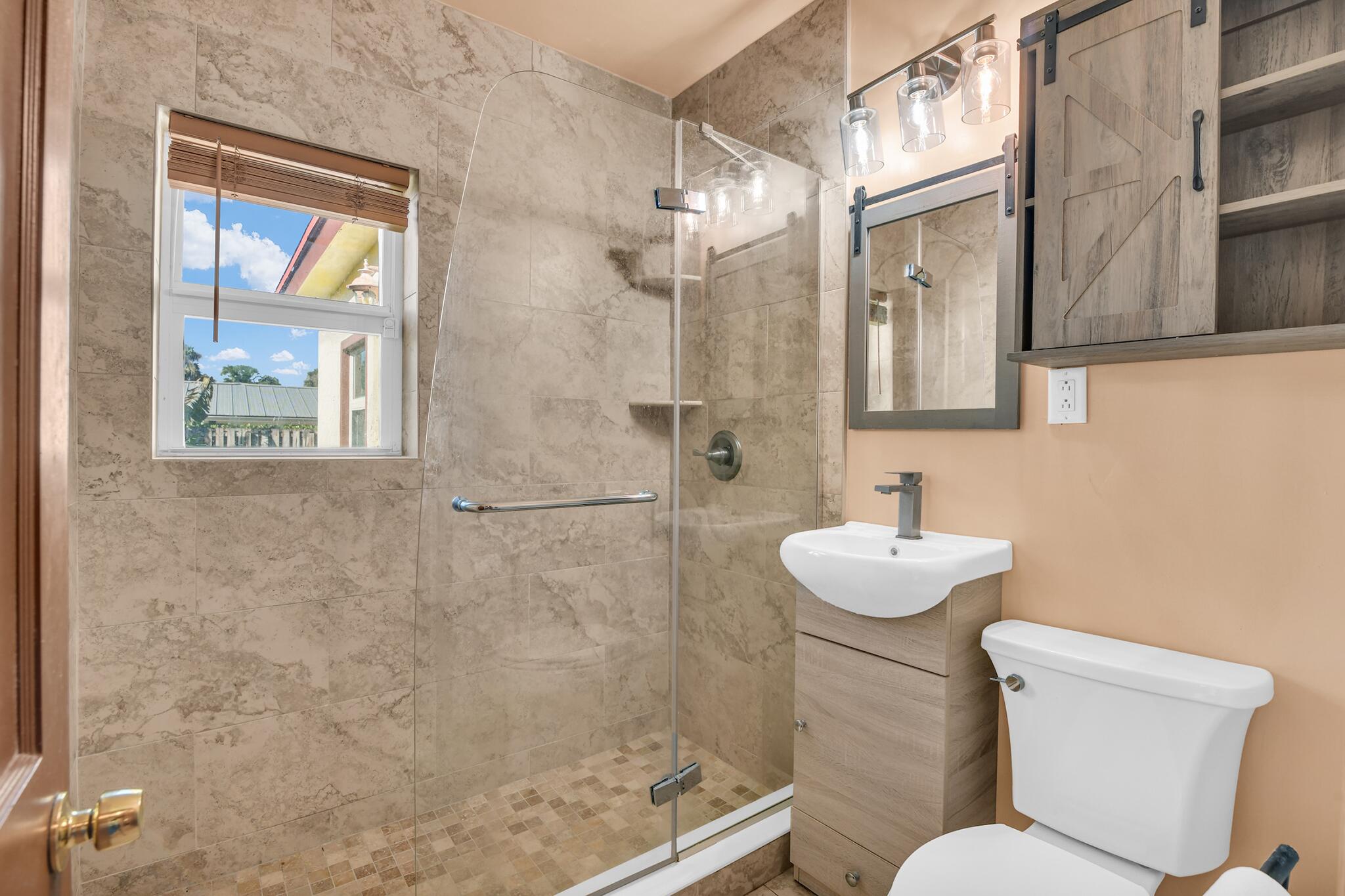 916 Roberts Road Delray Beach, FL 33483 - Photo 14 of 27 Bathroom 2