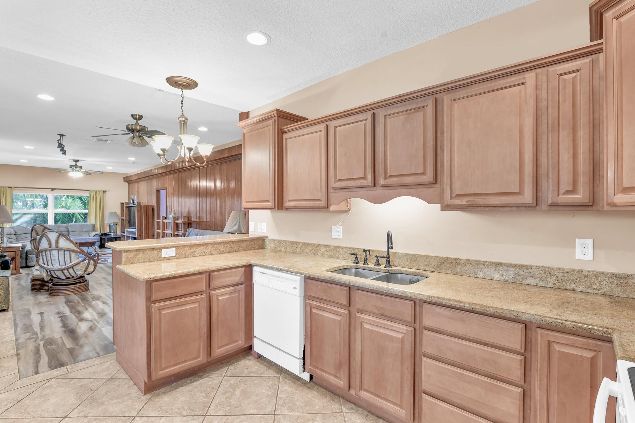 916 Roberts Road Delray Beach, FL 33483 - Photo 5 of 27 Kitchen