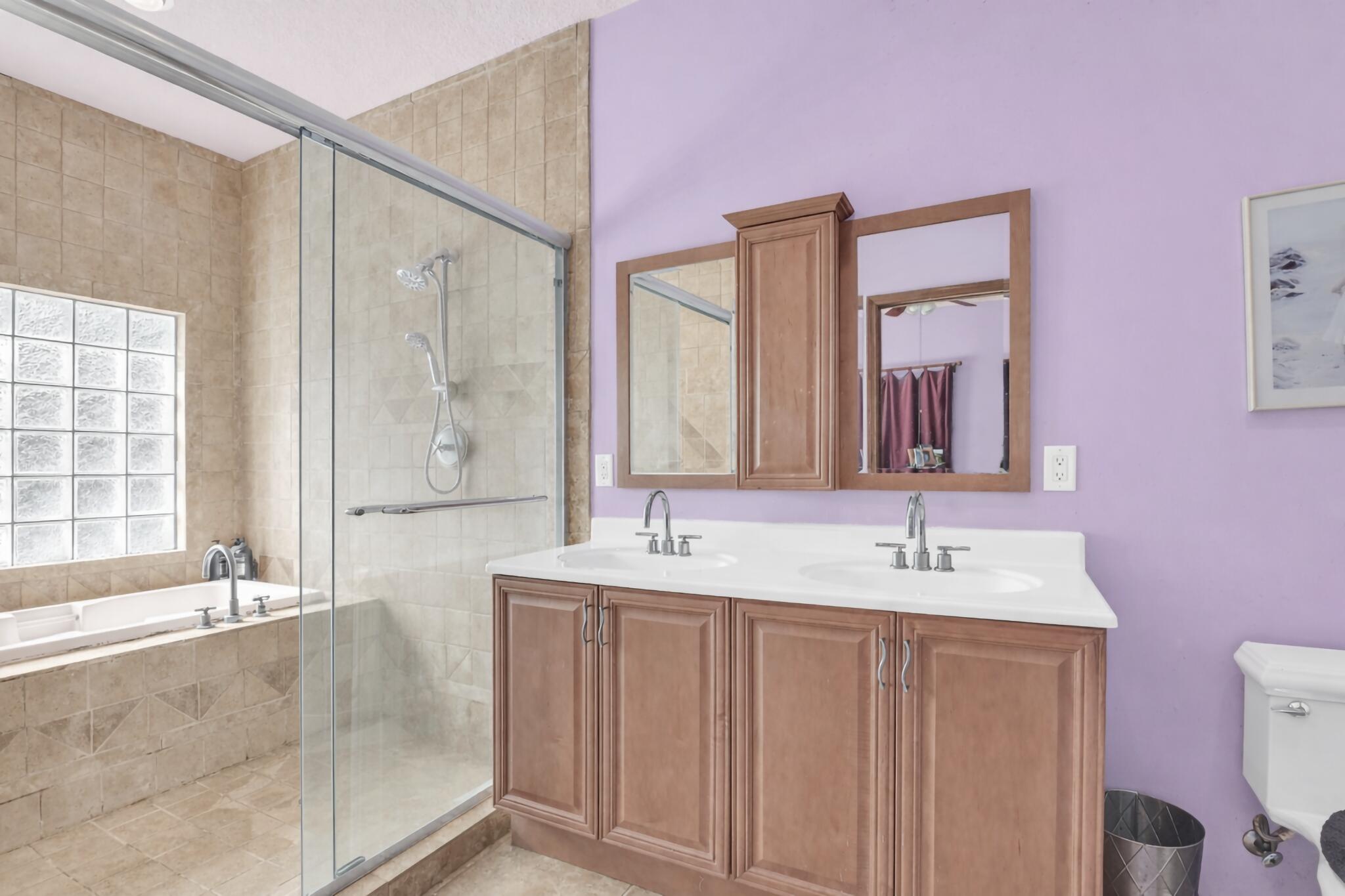 916 Roberts Road Delray Beach, FL 33483 - Photo 10 of 27 Primary Bathroom