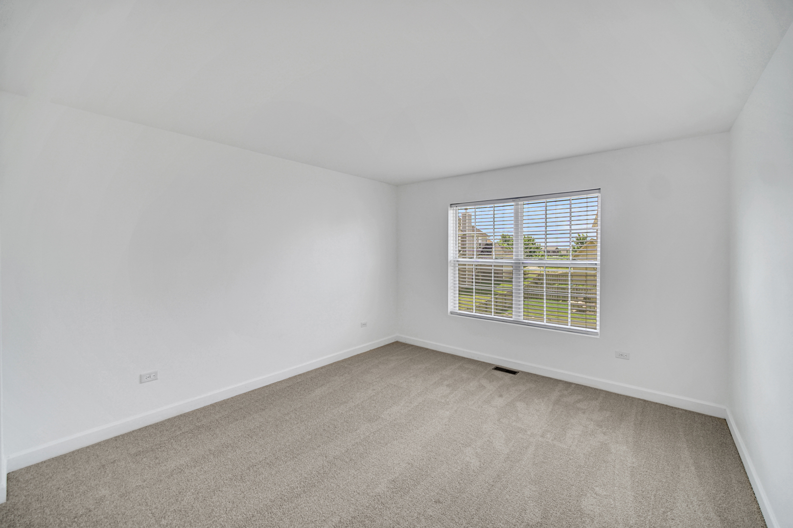 16512 Mueller Circle Plainfield, IL 60586 - Photo 15 of 29 an empty room with a window