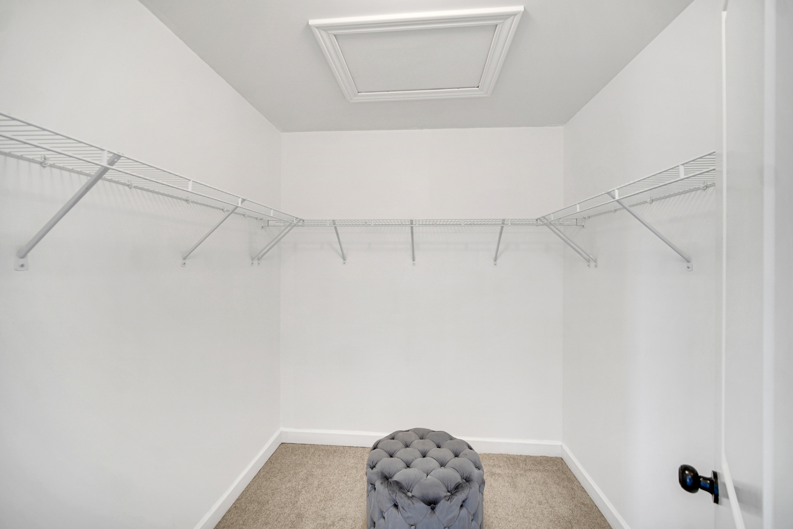 16512 Mueller Circle Plainfield, IL 60586 - Photo 22 of 29 a view of a small space