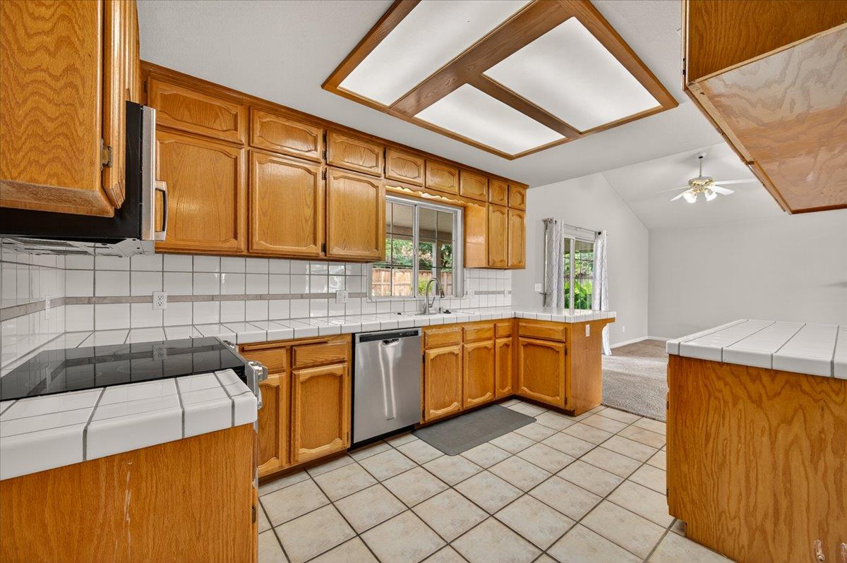 2375 Fallbrook Avenue Clovis, CA 93611 - Photo 7 of 34