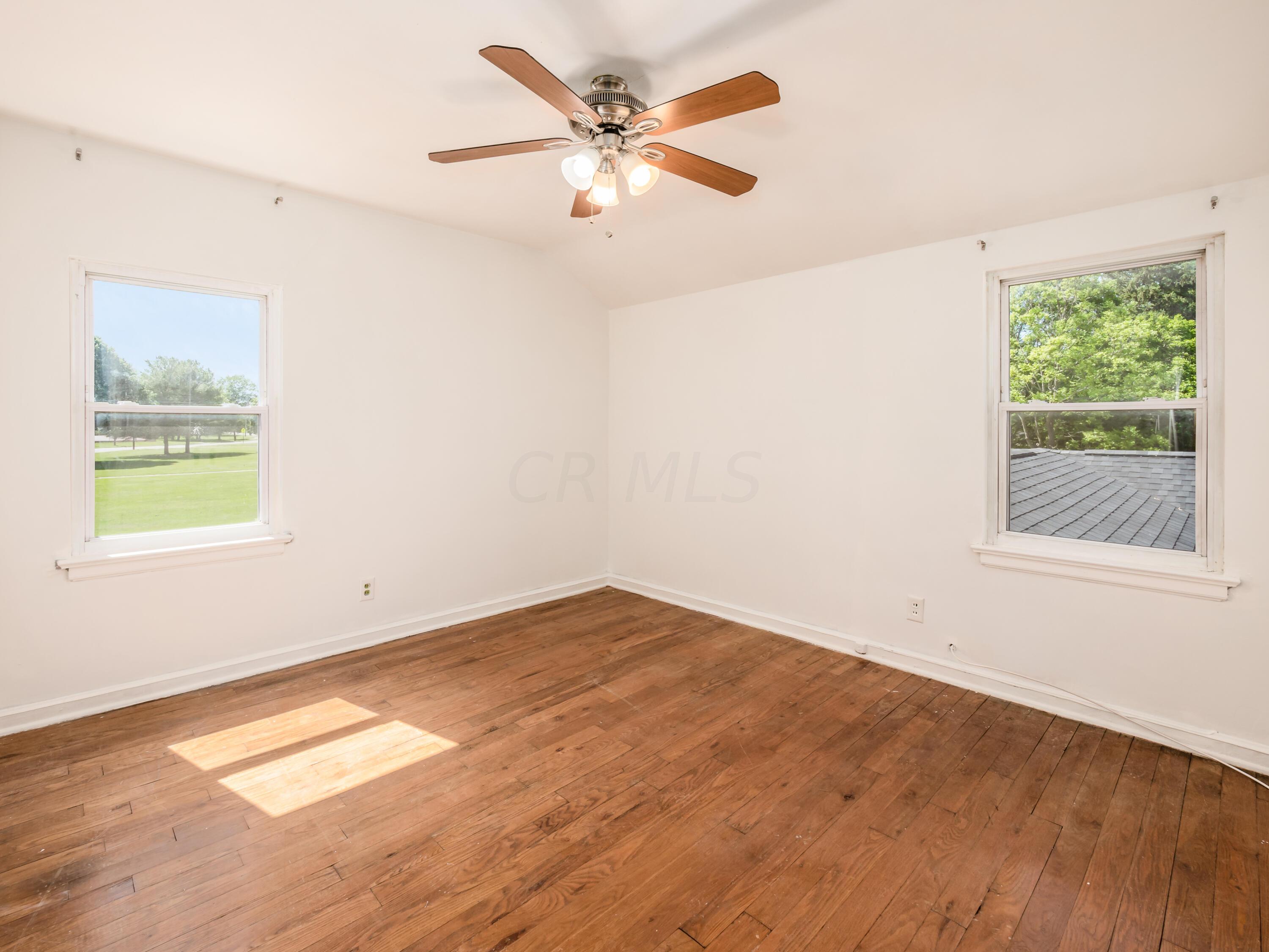 3032 Wicklow Road Columbus, OH 43204 - Photo 22 of 34 2 WINDOWS IN THIS BEDROOM; CEILING FAN