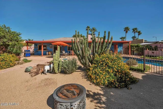a view of a house with outdoor space