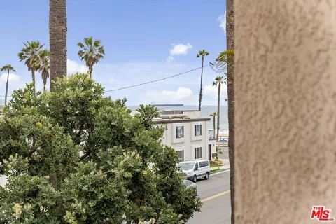 $899,000 | 1200 Pacific Coast Highway, Unit 305, Huntington Beach, CA 92648