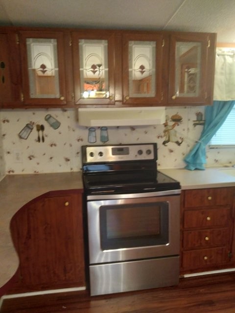 911 Ragsdale Lane Pulaski, TN 38478 - Photo 19 of 66 a stove top oven sitting inside of a kitchen