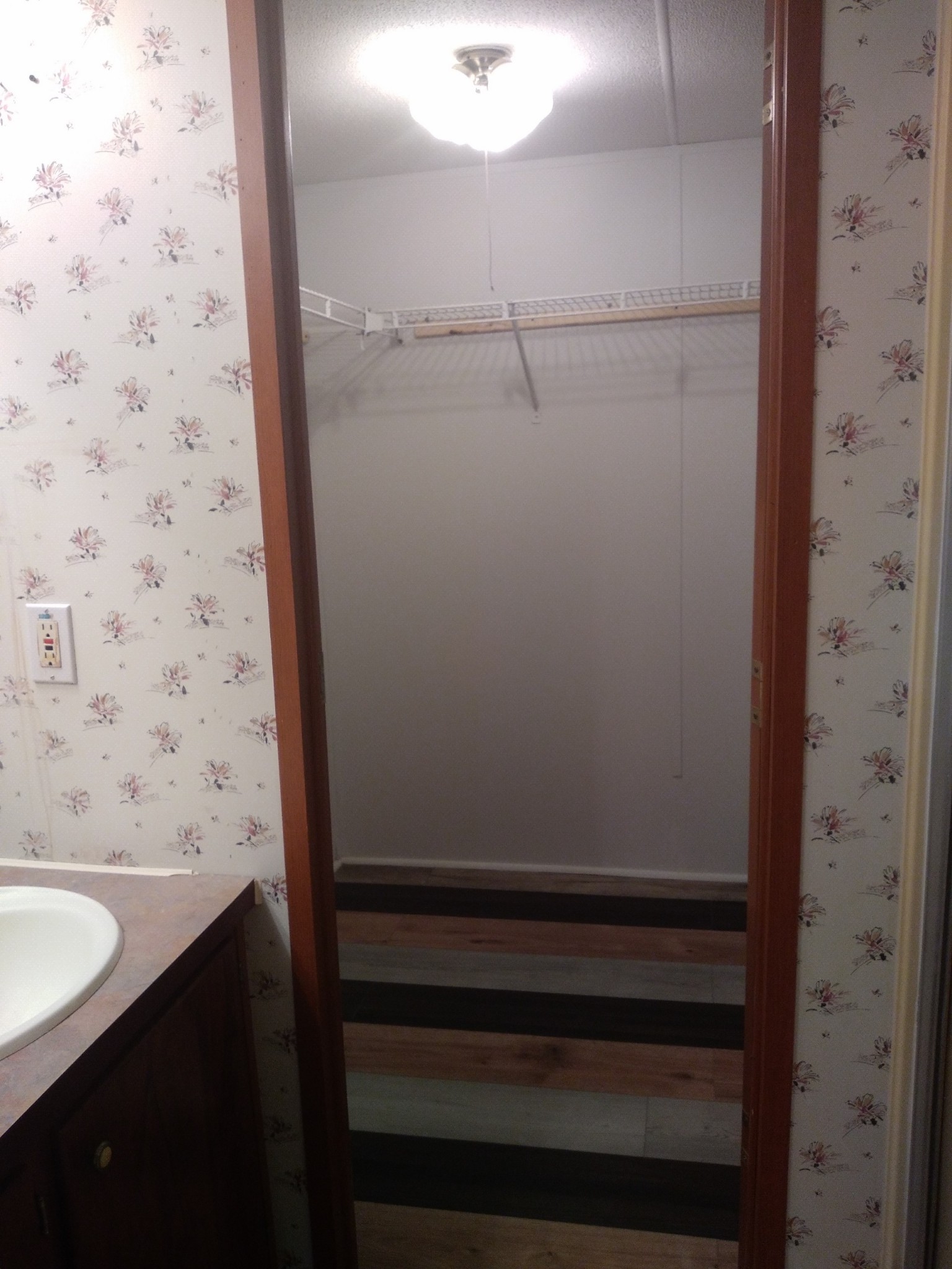 911 Ragsdale Lane Pulaski, TN 38478 - Photo 46 of 66 a bathroom with a bathtub