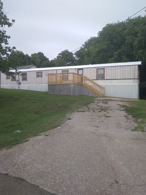 911 Ragsdale Lane Pulaski, TN 38478 - Photo 6 of 66 a view of a yard with a large tree and a fence