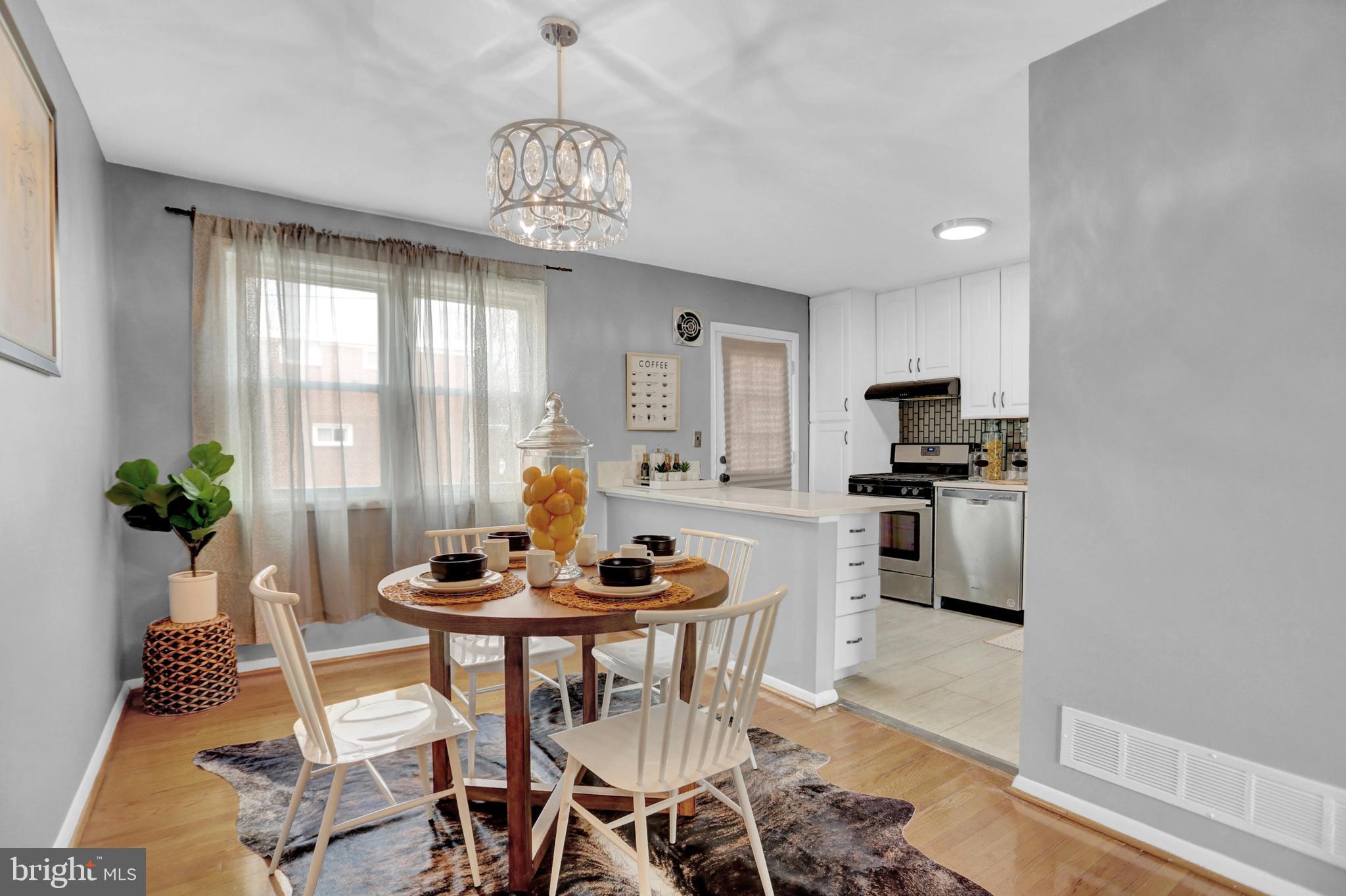 4202 Labyrinth Road Baltimore, MD 21215 - Photo 6 of 25 Dining/ Kitchen