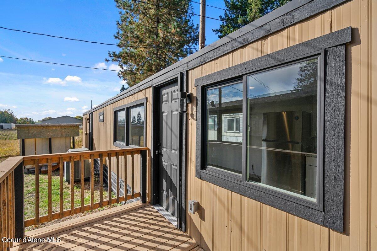 162 Stratus Lane Coeur D'Alene, ID 83815 - Photo 4 of 21 Front deck and entry