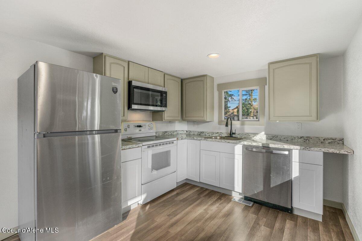 162 Stratus Lane Coeur D'Alene, ID 83815 - Photo 10 of 21 Kitchen (6)