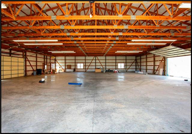 5108 Drake Road Cedar Hill, TN 37032 - Photo 18 of 20 Single span construction of primary metal building provides tremendous flexibility to the homeowner. Facility may be used for parking, storage, workshop, entertaining or any number of other activities.