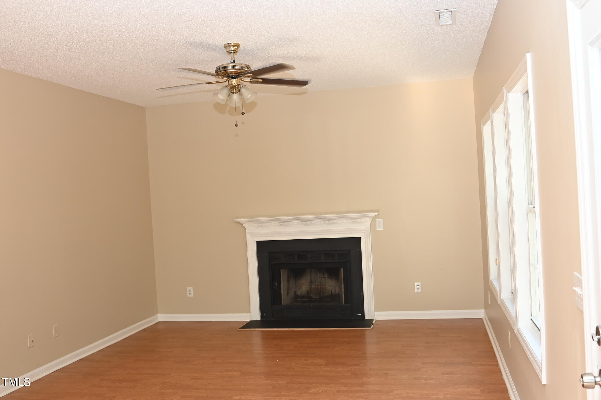 4327 Mantua Way Raleigh, NC 27604 - Photo 4 of 31 DSC_0223