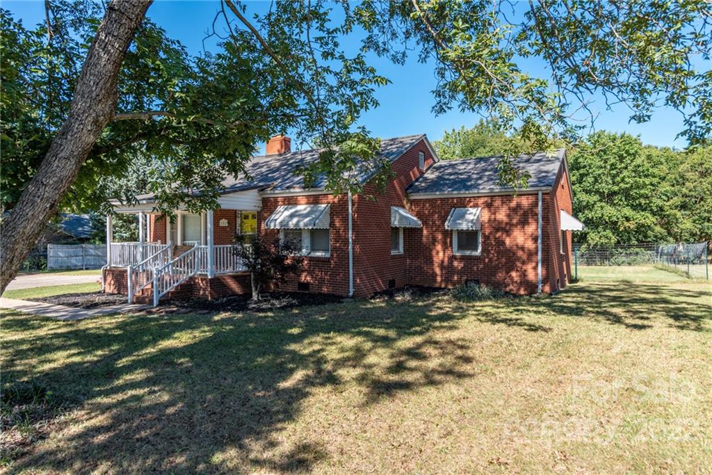 504 Delview Road Cherryville, NC 28021 - Photo 4 of 29 Gallery Image 4