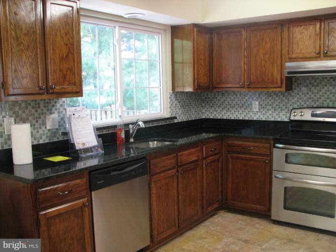 2212 Wimbledon Circle Silver Spring, MD 20906 - Photo 8 of 16 Kitchen
