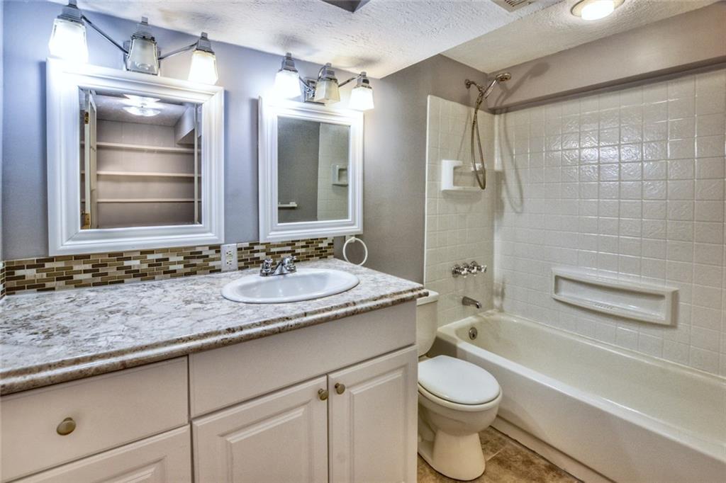 2074 Powell Road Cranberry Township, PA 16066 - Photo 12 of 23 Gallery Image 12