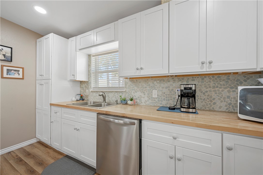 622 South Sandpiper Ingleside, TX 78362 - Photo 7 of 38 a kitchen with stainless steel appliances granite countertop a sink a stove and cabinets