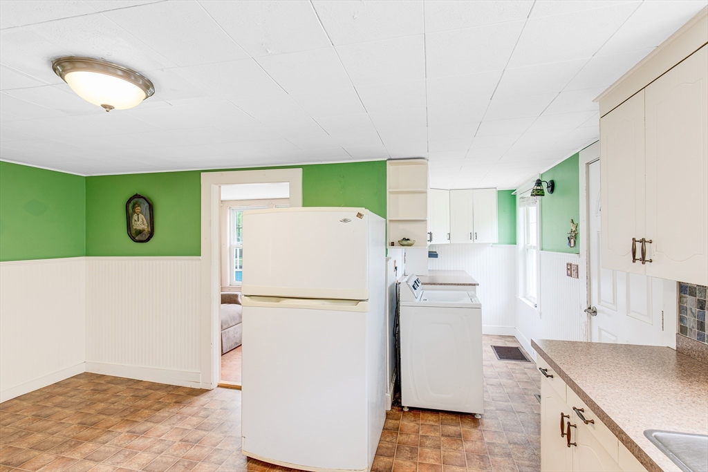 19 Ocean Avenue Rowley, MA 01969 - Photo 5 of 32