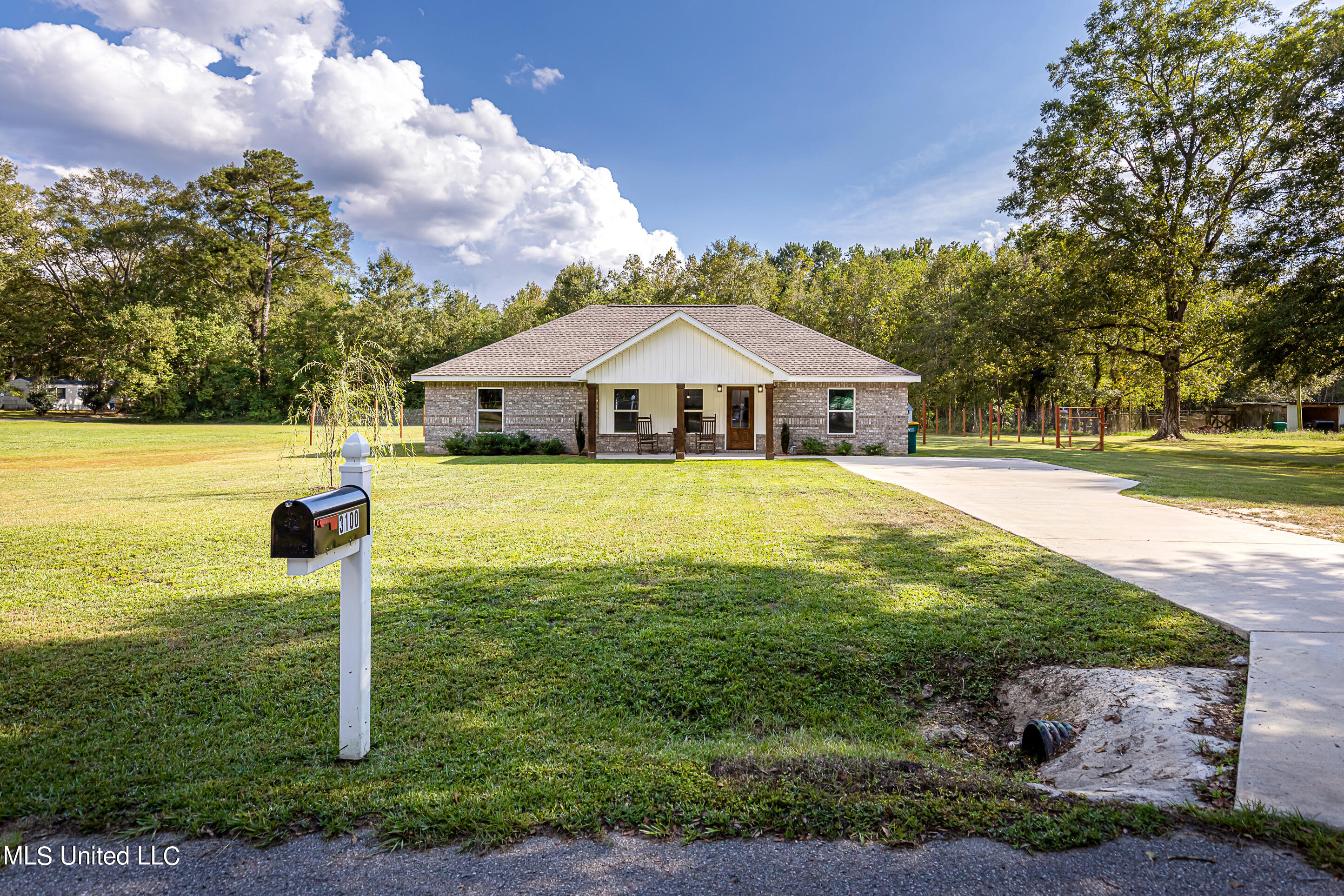 3100 Sam Kirkwood Road Moss Point, MS 39562 - Photo 2 of 54 IMG_7853