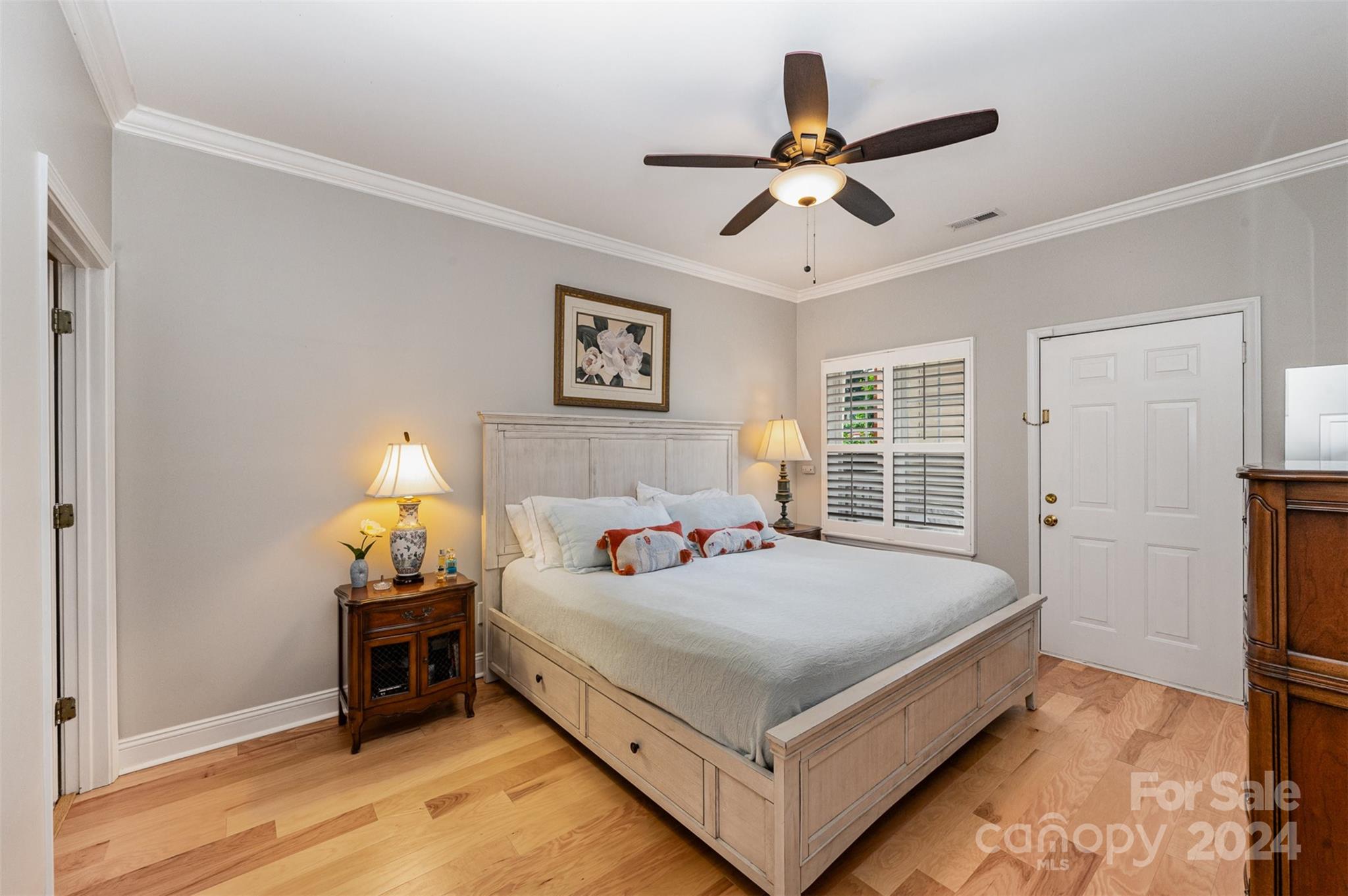 5730 Closeburn Road, Unit G Charlotte, NC 28210 - Photo 15 of 30 a bedroom with a bed and a table in it