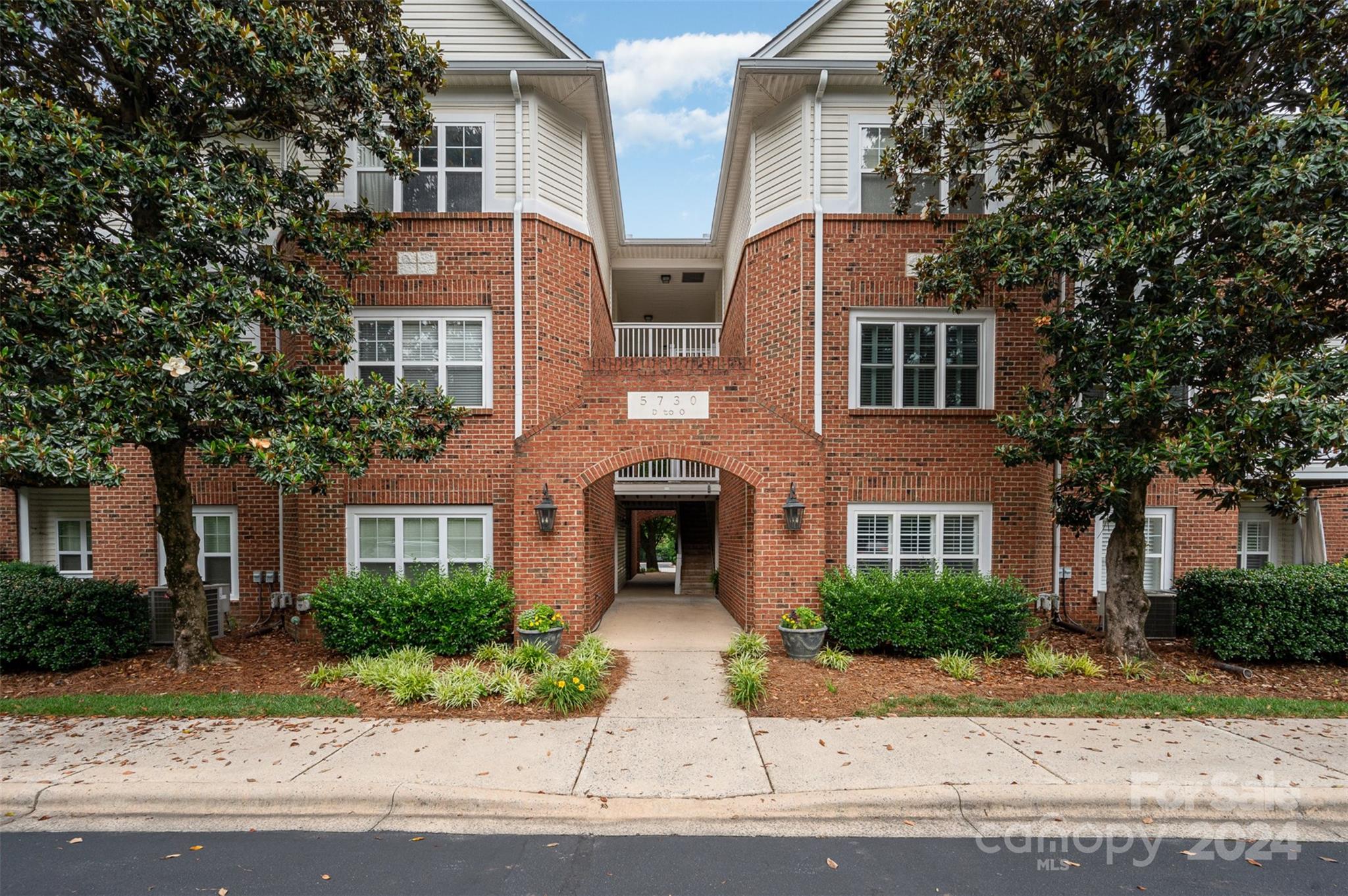 5730 Closeburn Road, Unit G Charlotte, NC 28210 - Photo 2 of 30 a front view of house with a garden