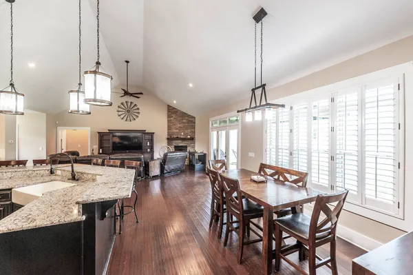 $1,400,000 | 1629 Rock Bridge Road, Bethpage, TN 37022