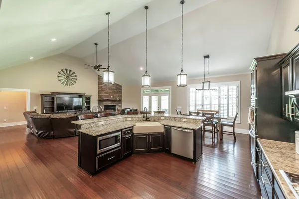 $1,400,000 | 1629 Rock Bridge Road, Bethpage, TN 37022