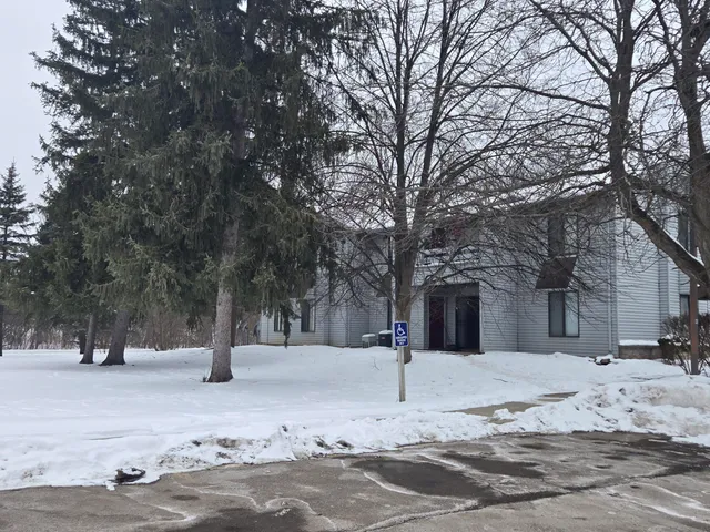 $1,425 | 3814 Sparrow Wood Drive, Ann Arbor, MI 48108