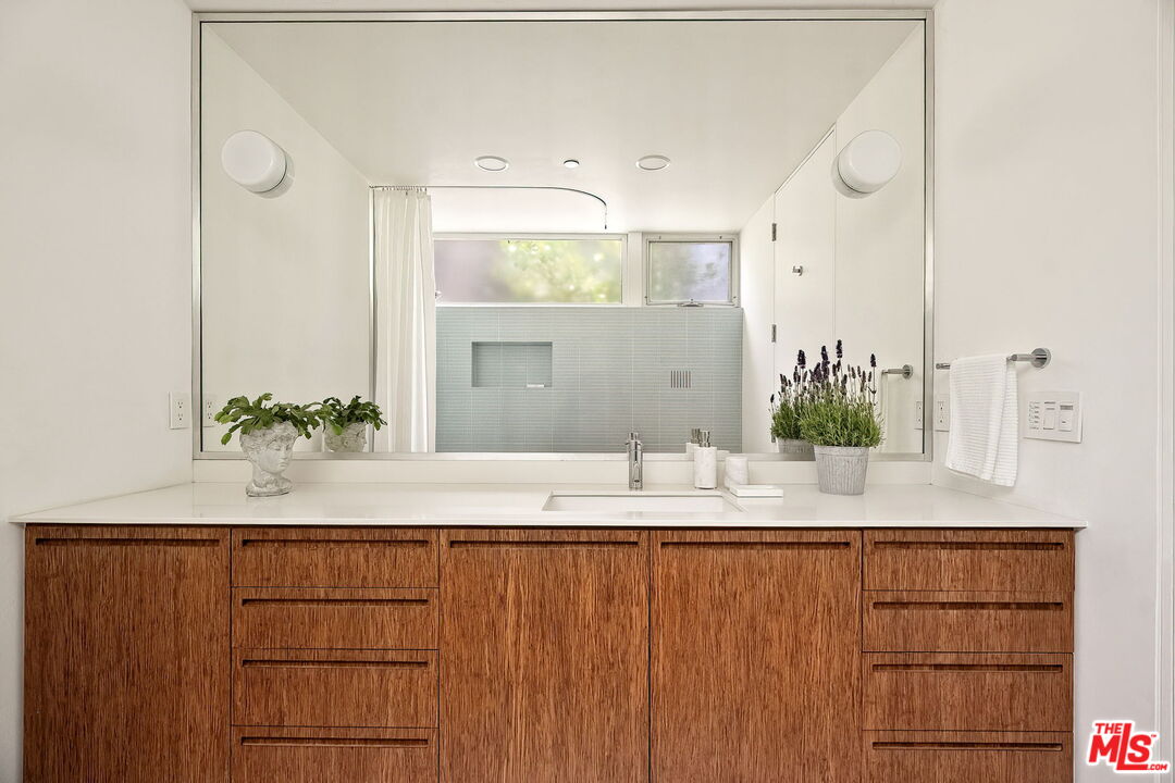 901 Kenter Way Los Angeles, CA 90049 - Photo 21 of 31