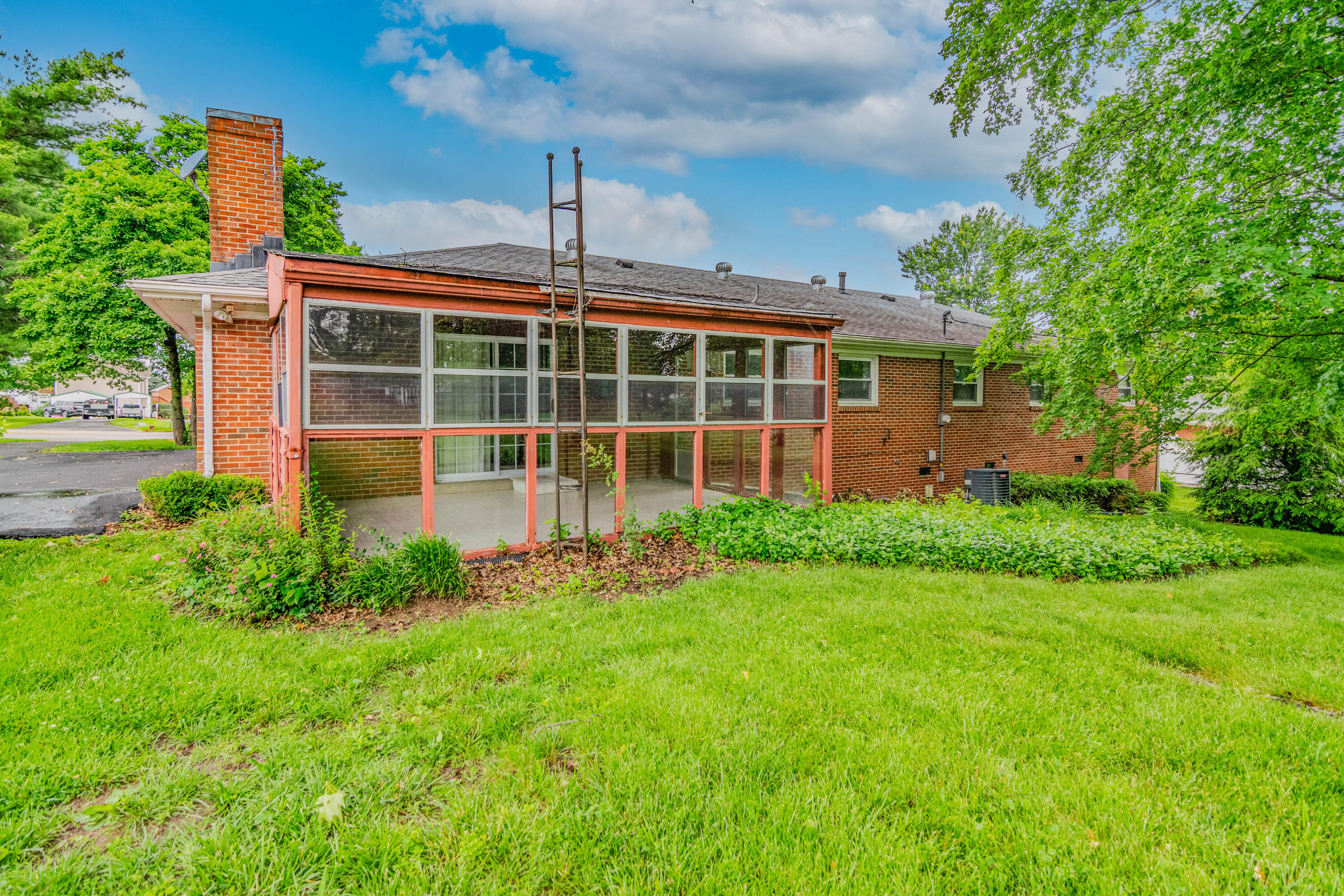 407 Clintonville Road Paris, KY 40361 - Photo 6 of 54 407Clintonville-0140