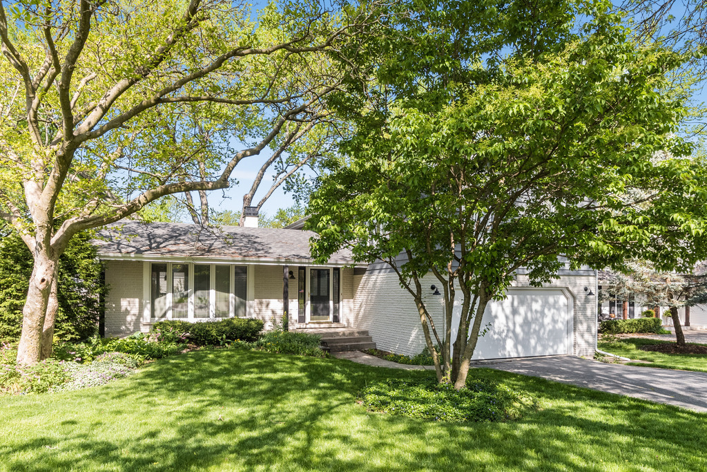 1570 Burning Trail Wheaton, IL 60189 - Photo 2 of 30 a front view of a house with garden