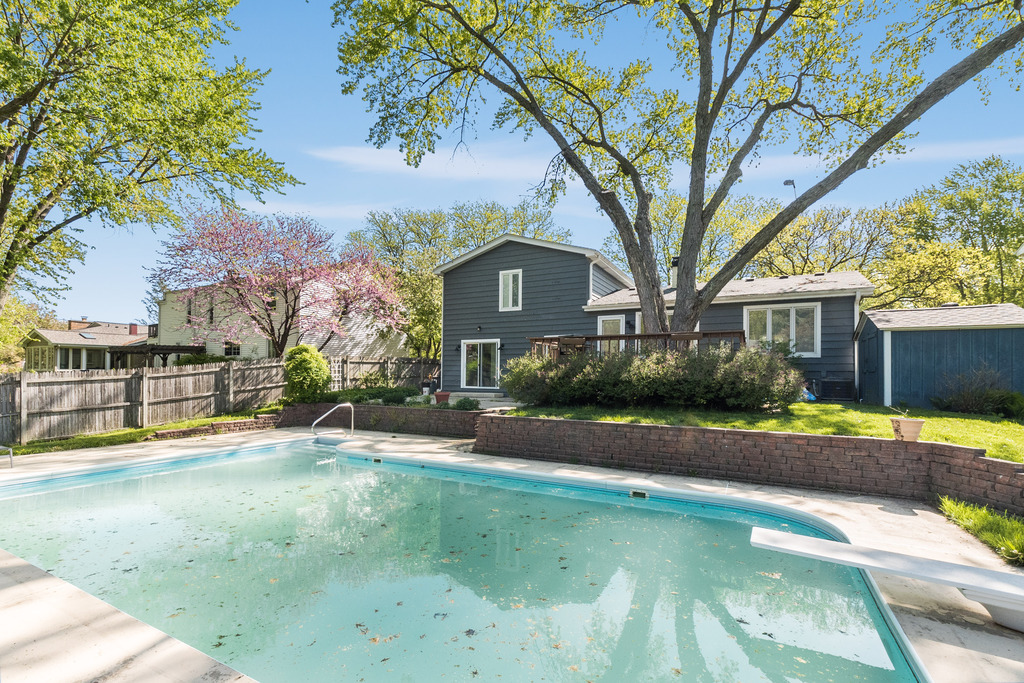 1570 Burning Trail Wheaton, IL 60189 - Photo 27 of 30 a front view of a house with a yard