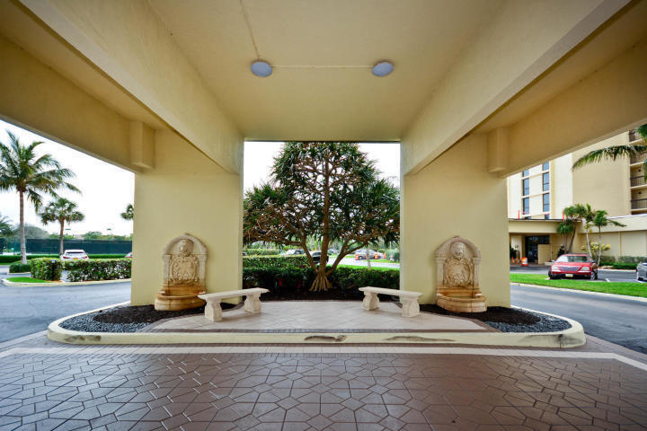 200 Ocean Trail Way, Unit 1105 Jupiter, FL 33477 - Photo 16 of 35 a view of a fountain in the patio of a house