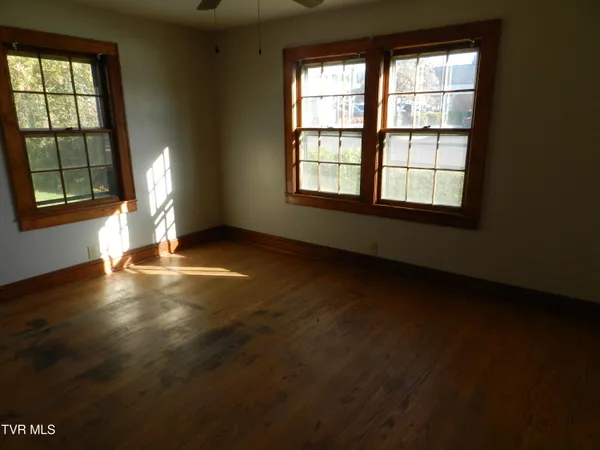 $389,000 | 200-202 Main Street West, Mount Carmel, TN 37645